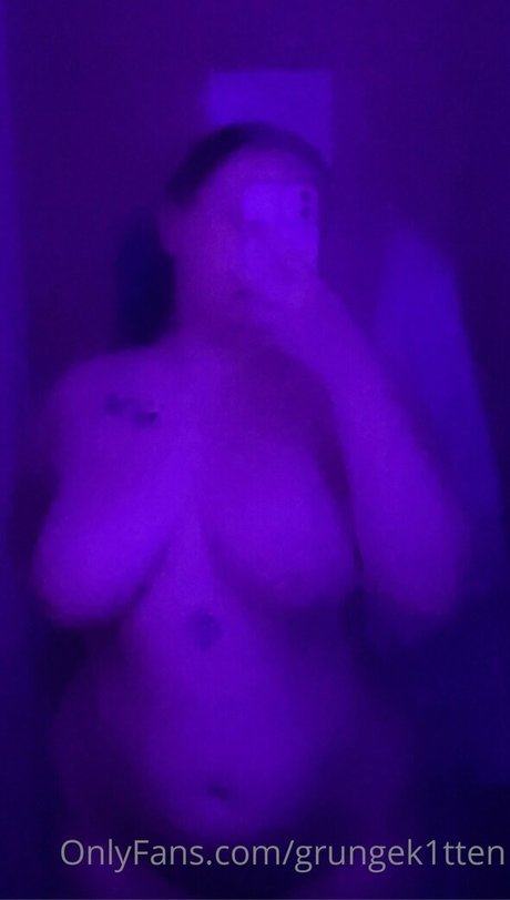 Naken lekkede OnlyFans-bilde av Grungek1tten