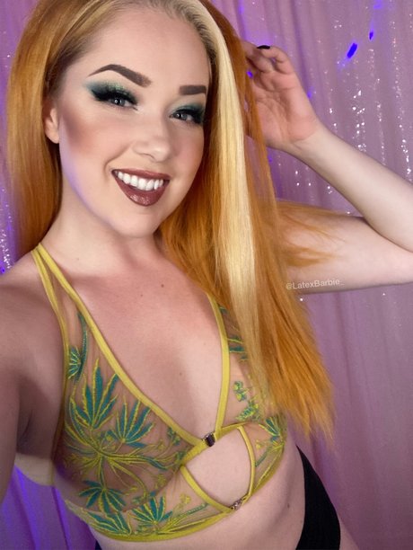 Nahá fotka uniklých OnlyFans od Latex Barbie