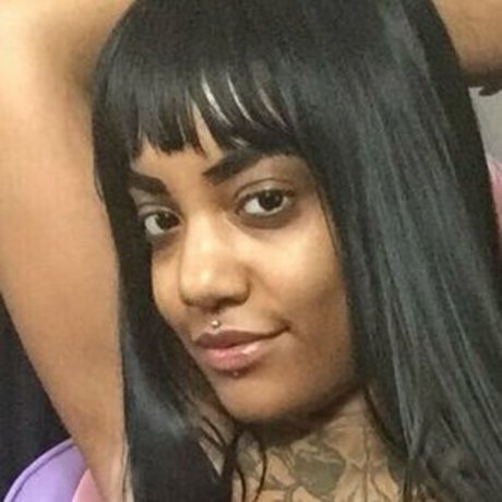Naken lekkede OnlyFans-bilde av Milky Quartz
