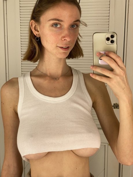 Naken lekkede OnlyFans-bilde av Yourina