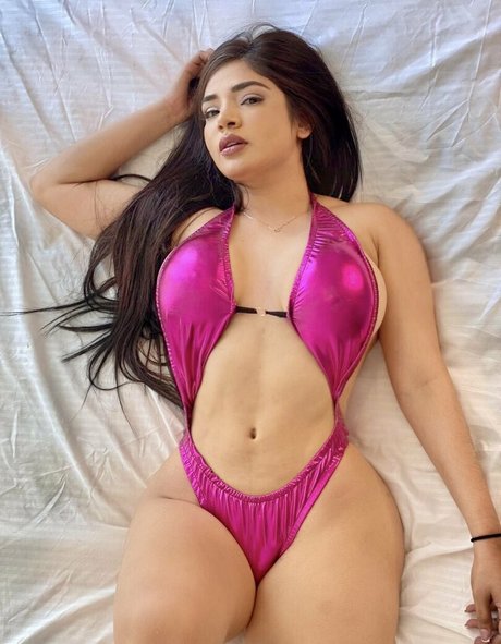 Anhastacia Fox