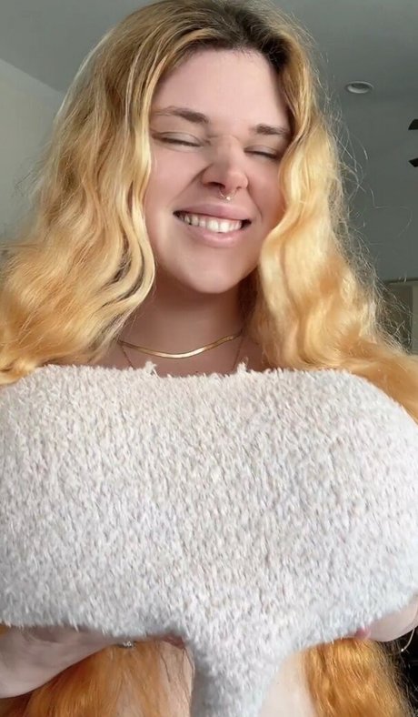 Nøgent lækket OnlyFans-billede af Penny Underbust