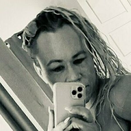 Aleesha Young OnlyFansリークヌード写真