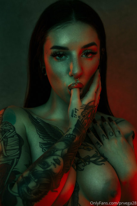 Naken lekkede OnlyFans-bilde av Prvega28