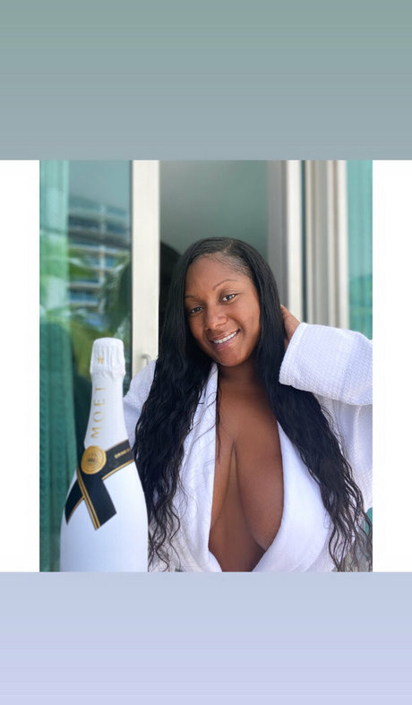 Nahá fotka uniklých OnlyFans od Therealchanellealicia
