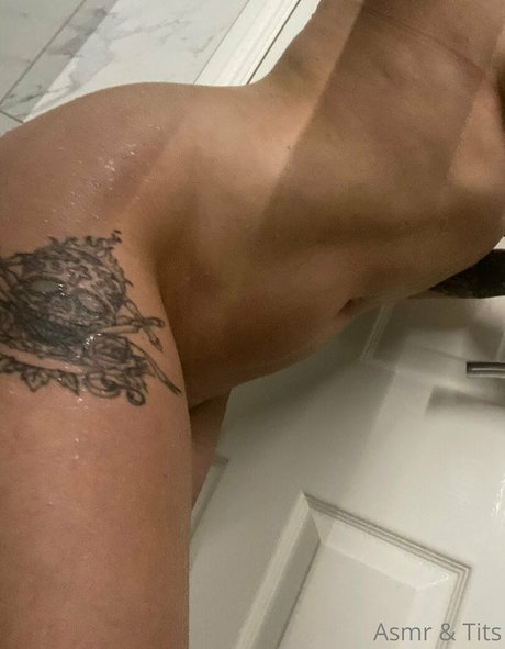 Naken läckt OnlyFans-bild av Prettylilcornstaruk