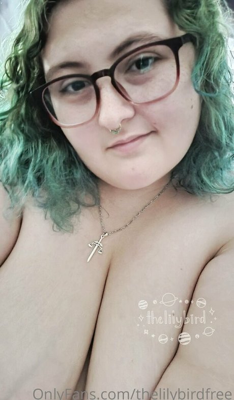 Nahá fotka uniklých OnlyFans od Thelilybirdfree
