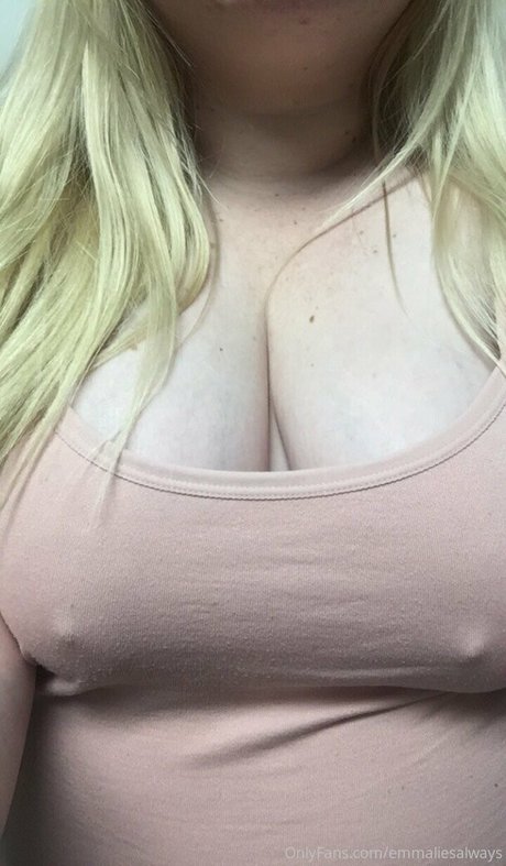 Nahá fotka uniklých OnlyFans od Emmaliesalways