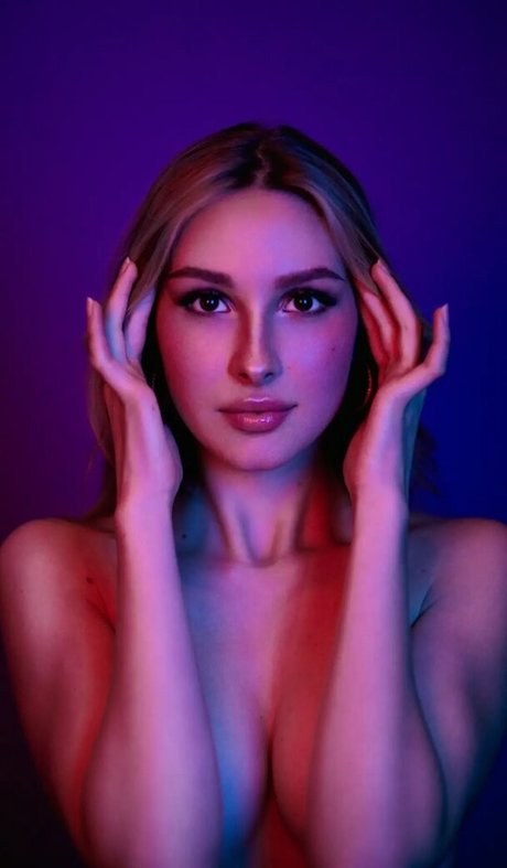 Naken lekkede OnlyFans-bilde av Isabella Spaeth