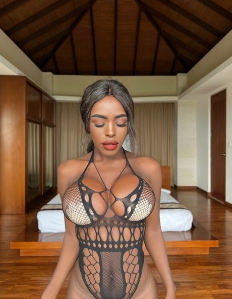 Naken lekkede OnlyFans-bilde av Africangonwild