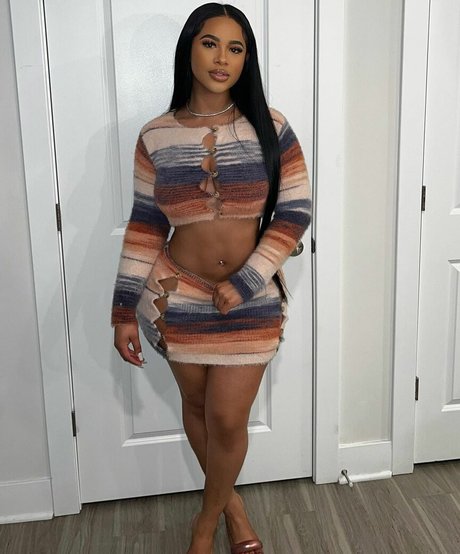 Nahá fotka uniklých OnlyFans od Toni Cheri
