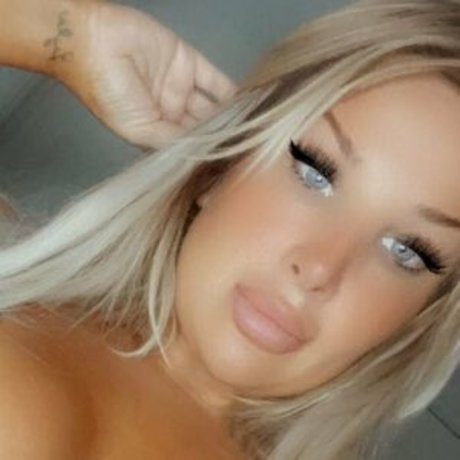 Naken lekkede OnlyFans-bilde av Hayley Hollywood