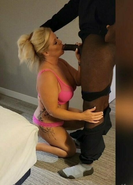 Neokblondehotwife