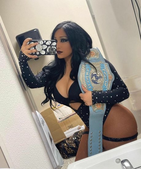Mandy Leon