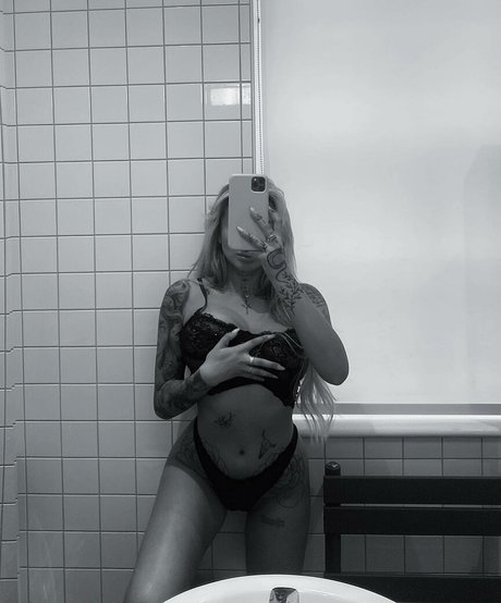 Nahá fotka uniklých OnlyFans od Andelika