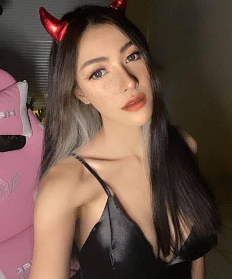 Naken lekkede OnlyFans-bilde av Bunnymutmai