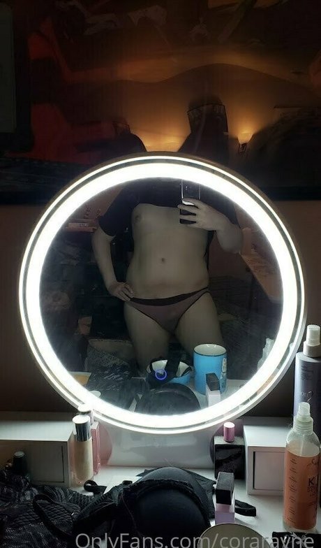 Nahá fotka uniklých OnlyFans od Corarayne