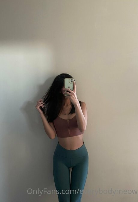 Alaston vuotanut OnlyFans-kuva Everybodymeow