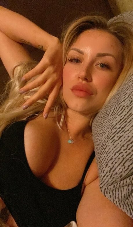 Nahá fotka uniklých OnlyFans od Kelliemimi