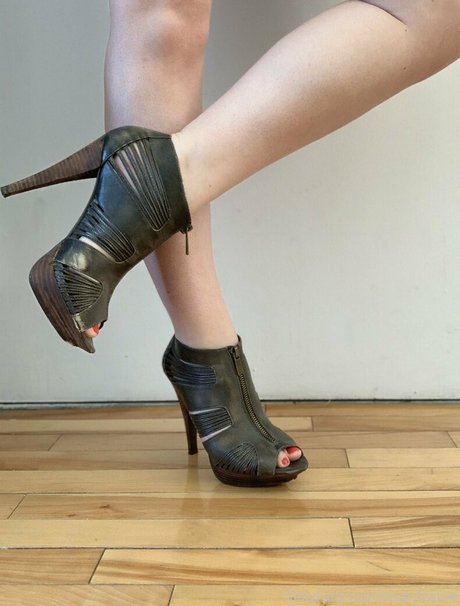 Naken lekkede OnlyFans-bilde av Nixiefeetsie