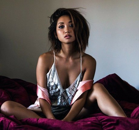 Nacktes geleaktes OnlyFans-Foto von Brenda Song