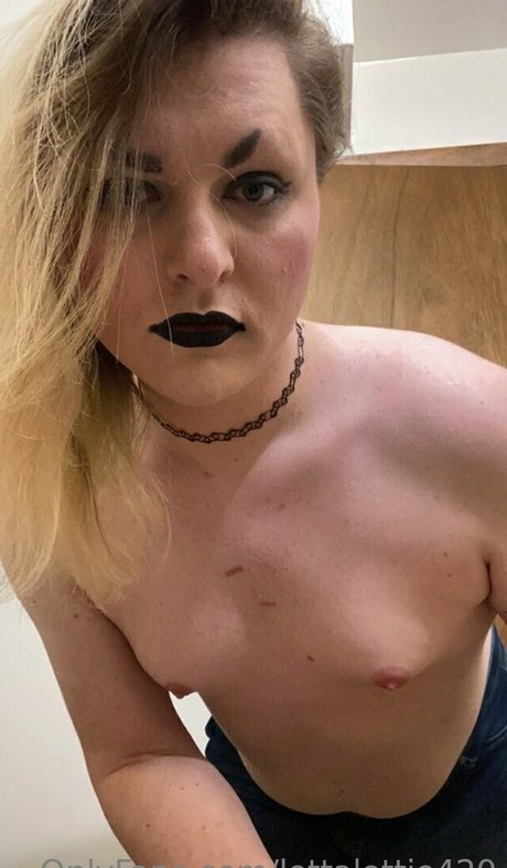 Naken lekkede OnlyFans-bilde av Lottalottie420