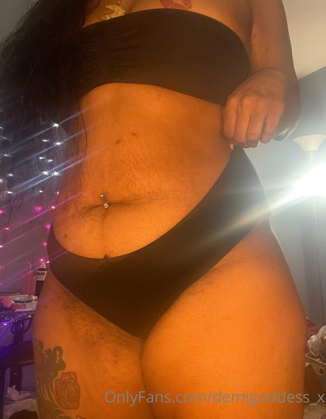 Foto di nudo di fuga di OnlyFans di Demigoddessx