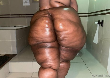 Foto di nudo di fuga di OnlyFans di Kandi Pear