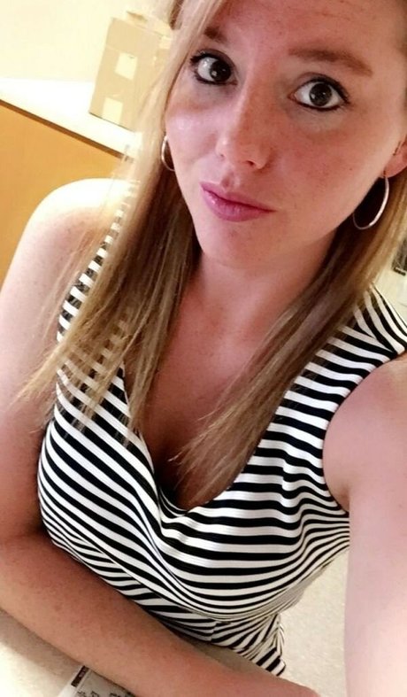Обнаженная фотография утечки OnlyFans от Office Sluts