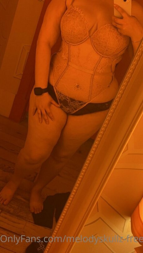 Foto desnuda filtrada de OnlyFans de Melodyskullzfree