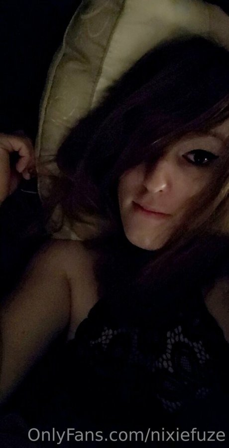 Nacktes geleaktes OnlyFans-Foto von Nixiefuze