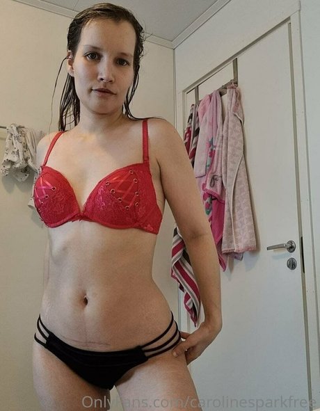 Naken lekkede OnlyFans-bilde av Carolinesparkfree