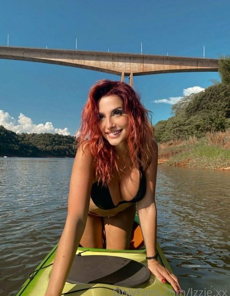 Naakte gelekte OnlyFans-foto van Lzziexx