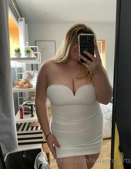 Naken lekkede OnlyFans-bilde av Laurenroberts