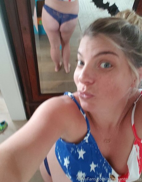 Naken lekkede OnlyFans-bilde av Pregnantprincess