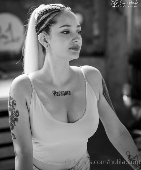 Naken läckt OnlyFans-bild av Hulilablunt