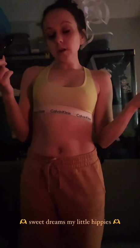 Naken lekkede OnlyFans-bilde av Silenced Hippie