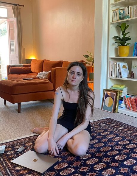 Naken lekkede OnlyFans-bilde av Dodie Clark