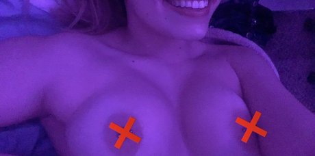 Nahá fotka uniklých OnlyFans od Sassysinner