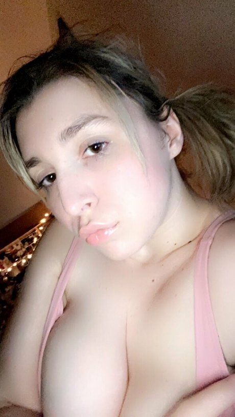 Nahá fotka uniklých OnlyFans od Baddiealexaaa