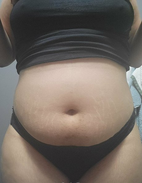 Nahá fotka uniklých OnlyFans od Eveeeats