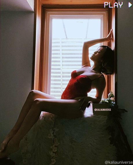 Naken lekkede OnlyFans-bilde av Kaliauniverse