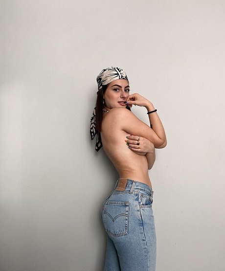 Foto di nudo di fuga di OnlyFans di Era Bana