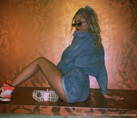 Dressupblondie