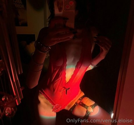 Nahá fotka uniklých OnlyFans od Venuseloise