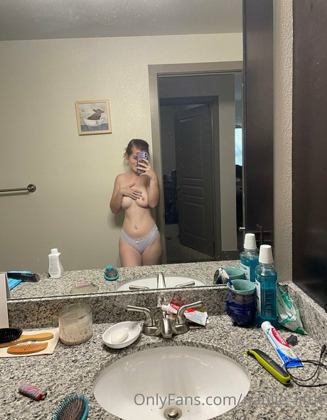 Nahá fotka uniklých OnlyFans od Natilielittle