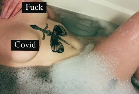 Naken lekkede OnlyFans-bilde av Bellaraven