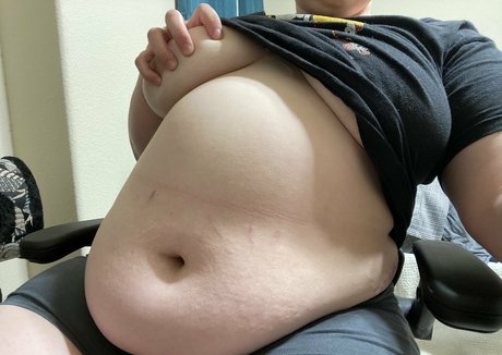 Naken lekkede OnlyFans-bilde av Tummygrow