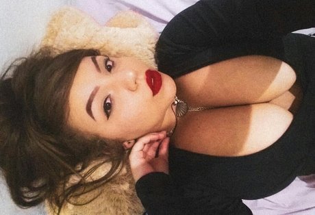 Nayara Maria