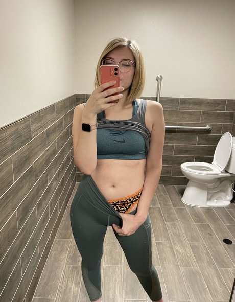 Naken lekkede OnlyFans-bilde av Lilmisssiris